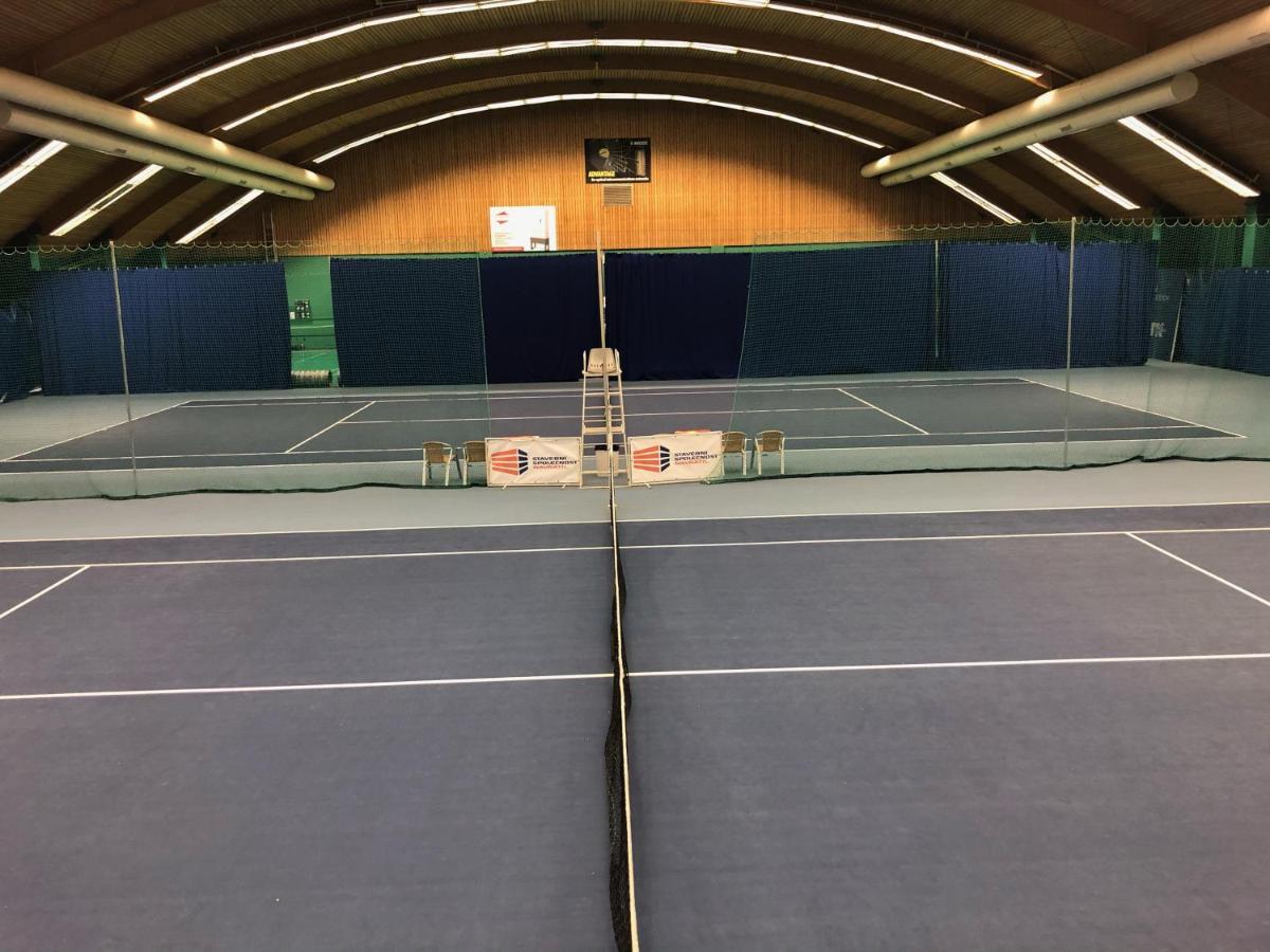 Hotel Tennis Club Prostějov Kültér fotó